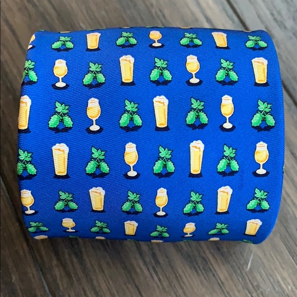 Bird Dog Bay. Handmade 100% Silk Tie